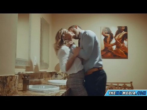 ❤️ Uma blonde obugaxayo ekuyenga endlini yangasese yomphakathi Izocansi eziqinile ku-porn zu.raceporn.ru ️❤